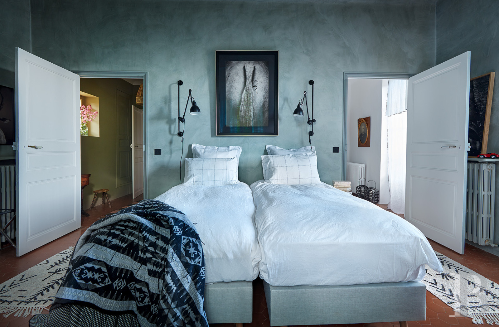 Dans les Alpes-de-Haute-Provence, au sud de Forcalquier, une maison de village traditionnelle et audacieuse - photo  n°27